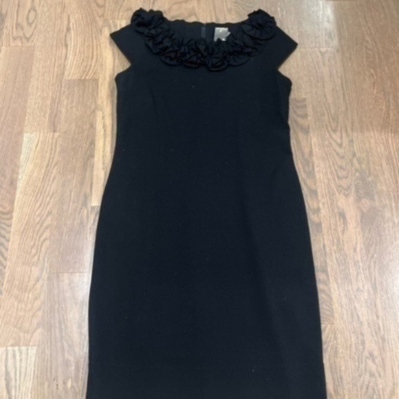Taylor Womens Dress Sheath Rosette Neckline Black Cap Sleeve Size 6 - Picture 1 of 7